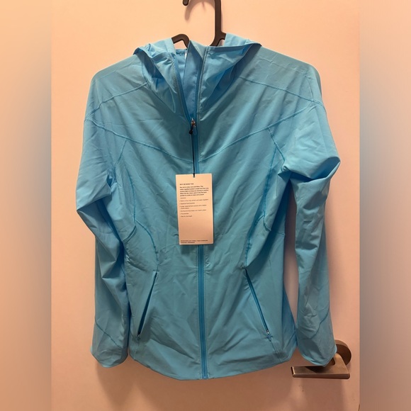 Most popular Lululemon windbreaker - Picture 1 of 5